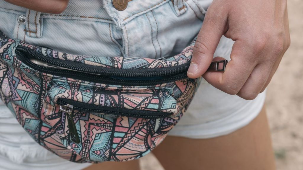Fanny pack print-on-demand suppliers featured image