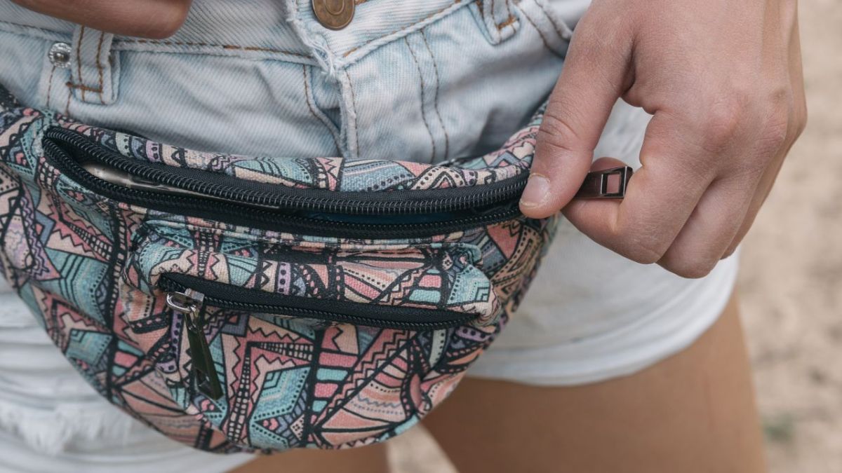 14 Best Fanny Pack Print-On-Demand Suppliers