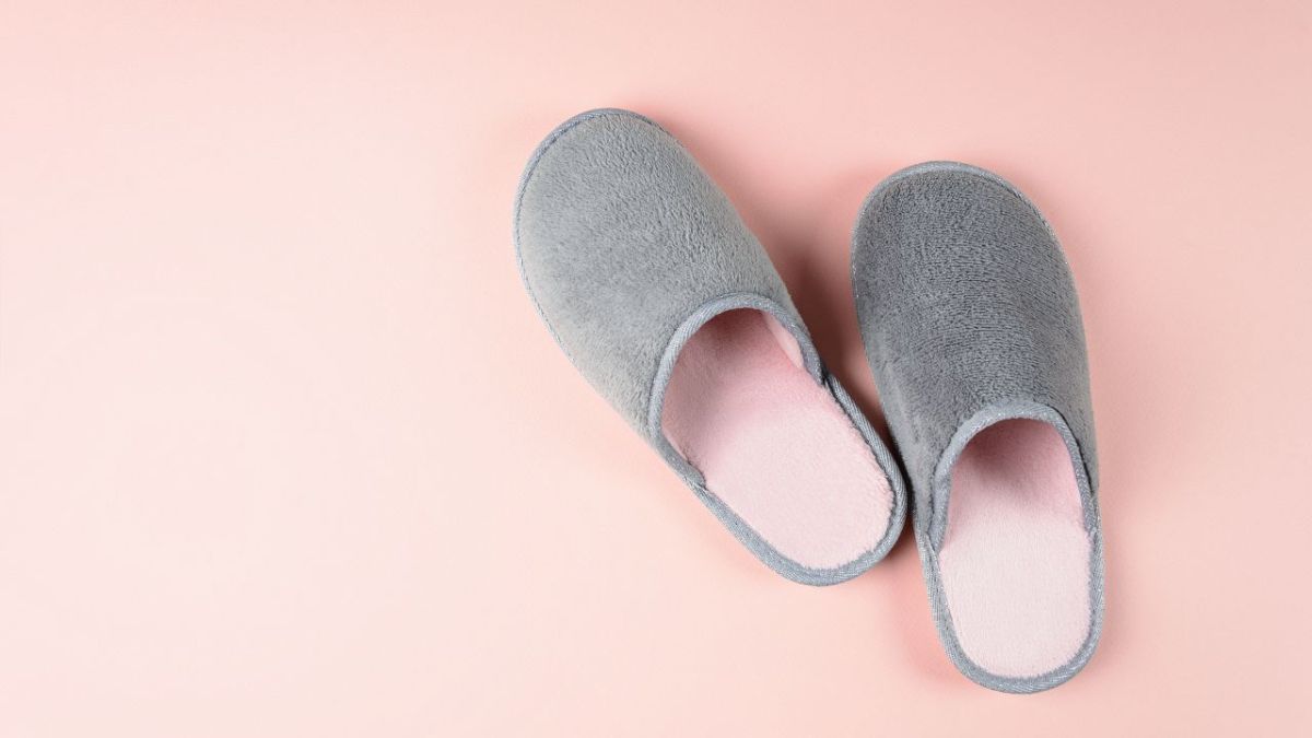 11 Best Custom Slippers Print-On-Demand Suppliers