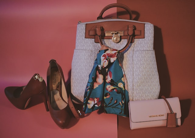 Wholesale Michael Kors handbags & purses distributors featured image